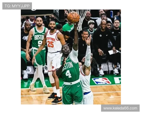 ✅体育直播🏆世界杯直播🏀NBA直播⚽- 有球迷冲入赛场致比赛暂停，现场观众：很不理智 - sports